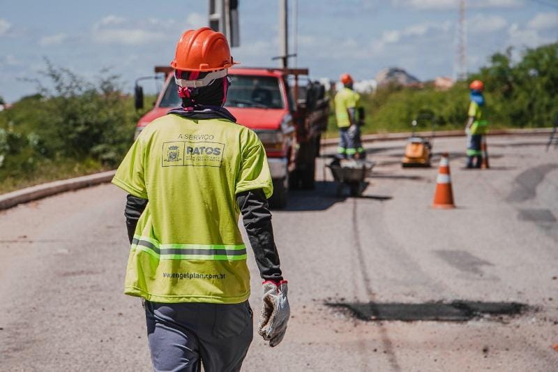 *Prefeitura de Patos abre mais de 300 ordens de serviços para a execução de tapa buraco e galeria