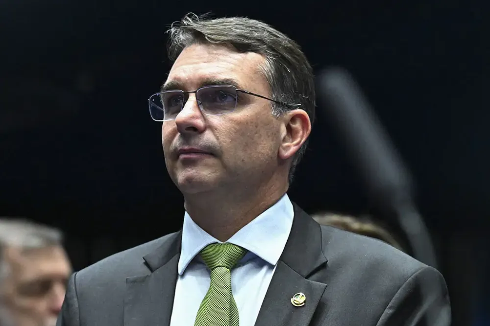 PP e União Brasil impõem condição para apoiar Flávio Bolsonaro no 2º turno