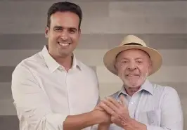 Lucas Ribeiro mantém apoio a Lula após vitória na Paraíba e participa de reunião em Brasília