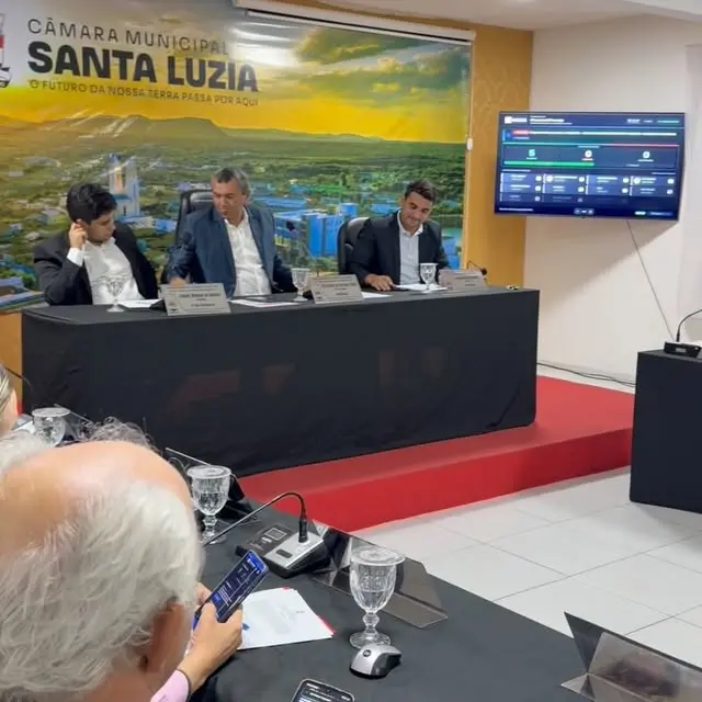 Sessão da Câmara de Santa Luzia marca diálogo e compromisso com o desenvolvimento do município