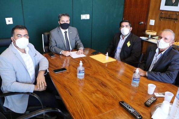 Mais dois (2) Prefeitos anunciam apoio a pré-candidatura de Efraim Filho ao Senado