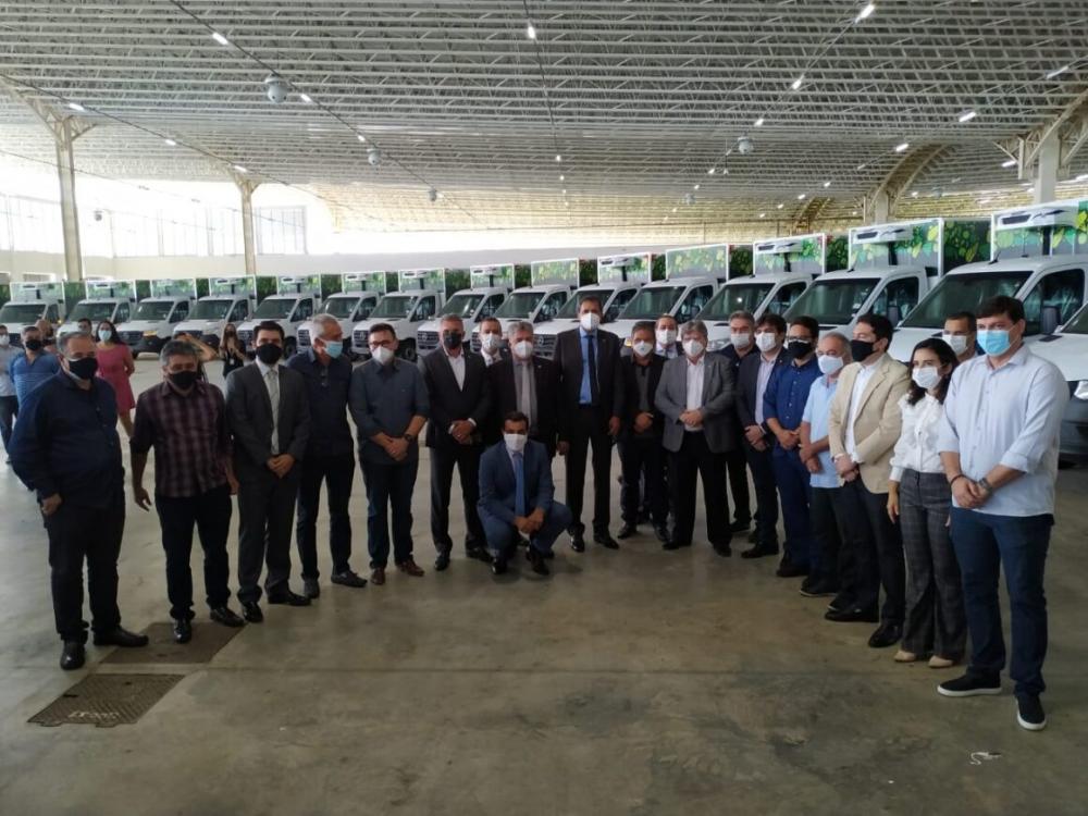 Deputados prestigiam entrega de equipamentos para modernizar a agricultura familiar em 84 cidades da Paraíba 