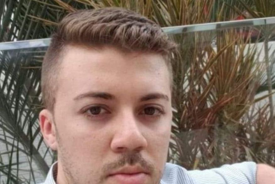 Joan se apresenta à polícia e diz ter assassinado namorado após descobrir traição