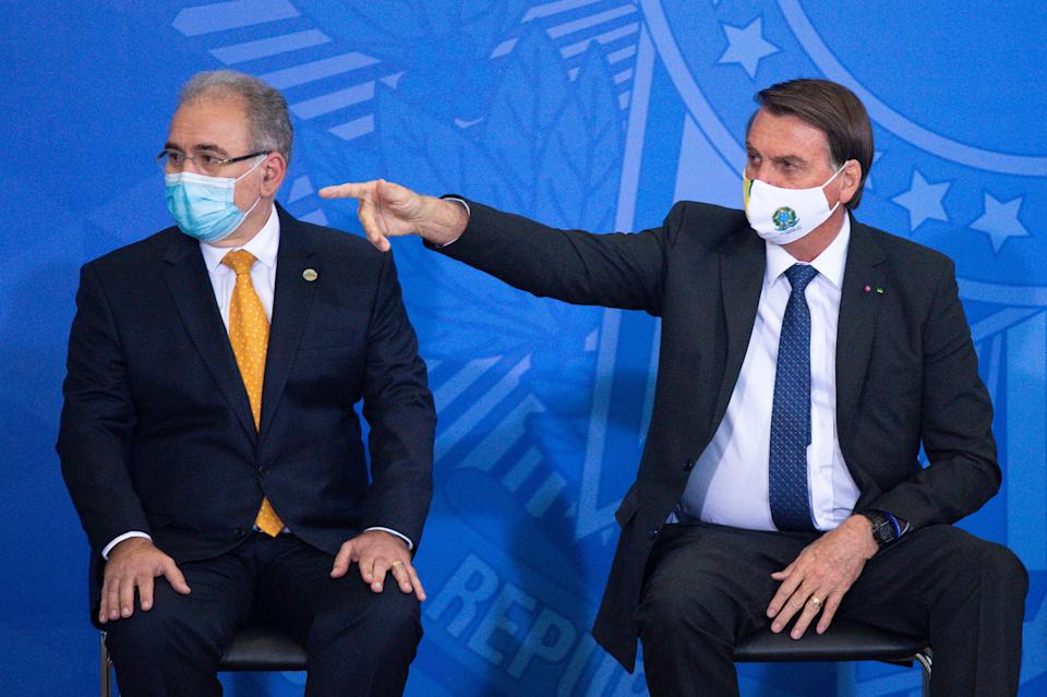 Desobrigação do uso de máscaras gera crise entre ministro paraibano e Bolsonaro