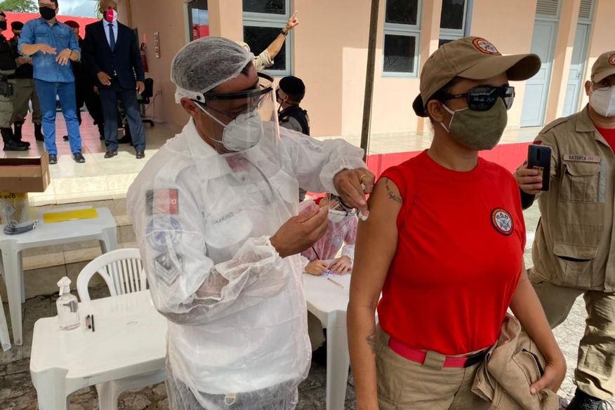 Profissionais da Segurança Pública são vacinados contra Covid-19 nesta segunda-feira na Paraíba