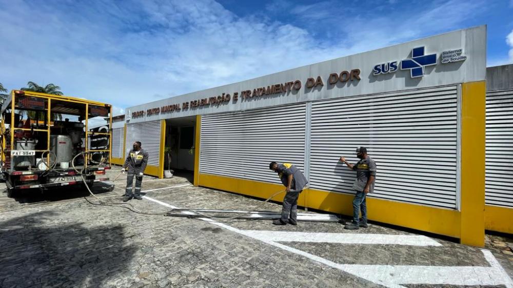 Semob João Pessoa realiza instalação e revitalização da sinalização na área externa do Ortotrauma