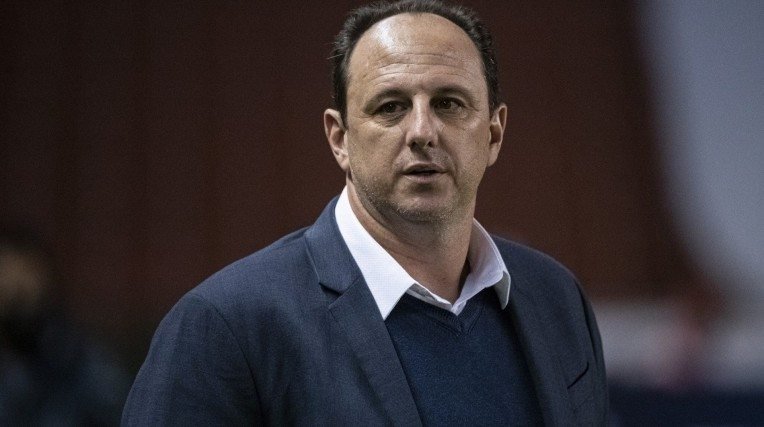 Diretoria comunica a torcida que Rogério Ceni não é mais o técnico do Flamengo