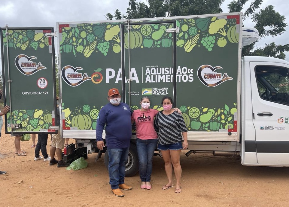 Cubati entrega alimentos adquiridos pelo PAA à famílias carentes da zona rural