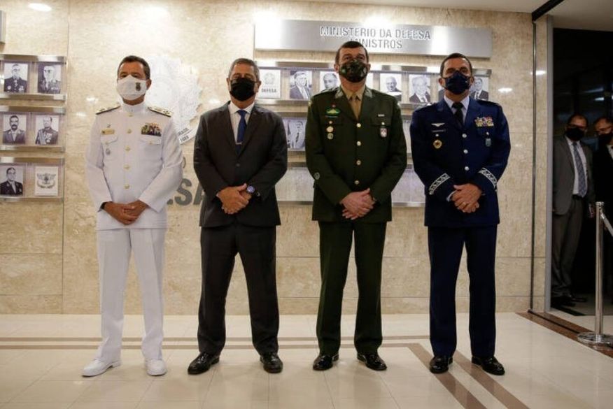 Exército fez vacinação secreta de agentes da Abin sem aval do programa de imunização