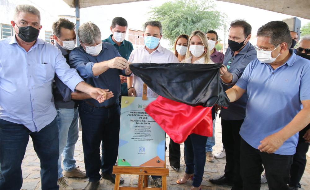 João Azevêdo entrega estrada de acesso a São João do Cariri e pavimentação da PB-200 entre Santo André e Juazeirinho