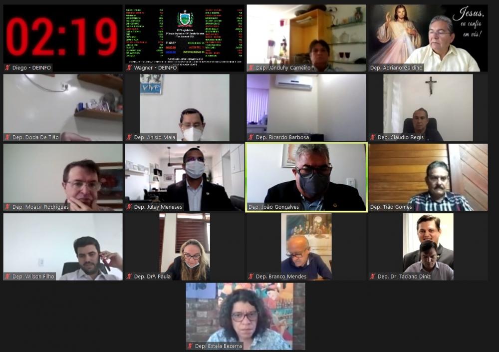 Deputados aprovam mais de 240 matérias em sessão remota nesta terça-feira