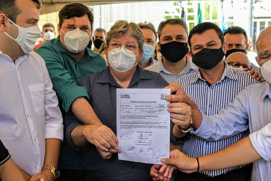 João Azevêdo autoriza início de obras da PB-356 e construção de escola e ginásio que somam R$ 55 milhões de investimentos em Tavares