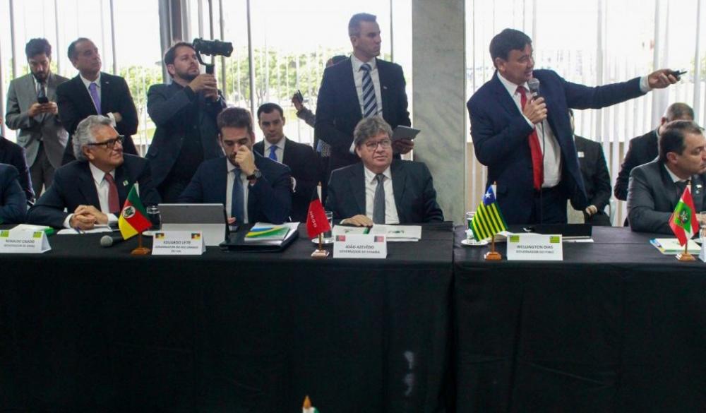 João Azevêdo e outros 23 governadores fazem reunião para tratar de defesa da democracia