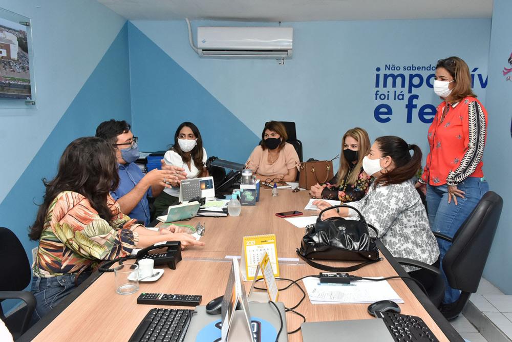 Primeira-dama discute parceria com Shoppings Manaíra e Mangabeira para exposição e venda do artesanato paraibano