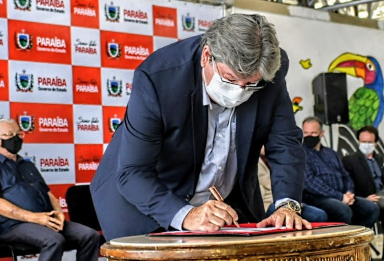Decreto da Paraíba com medidas restritivas de combate à Covid-19 é prorrogado pelo governador João Azevedo
