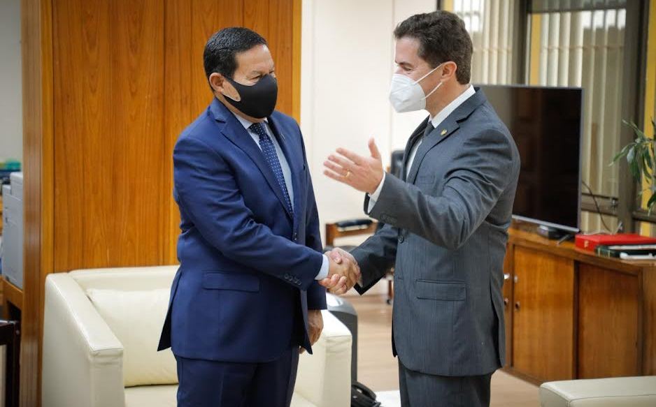 Vice-presidente do Senador Veneziano Vital do Rêgo é recebido pelo vice-presidente da República Mourão