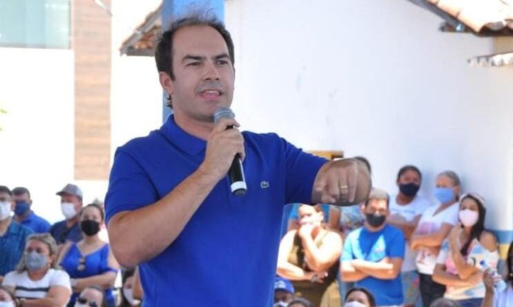 Prefeito inaugura irrigação com energia Solar