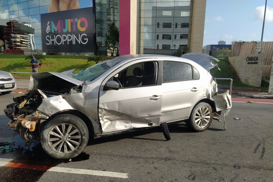 Motorista de carro do acidente no Retão de Manaíra, foge e deixa documentos no local