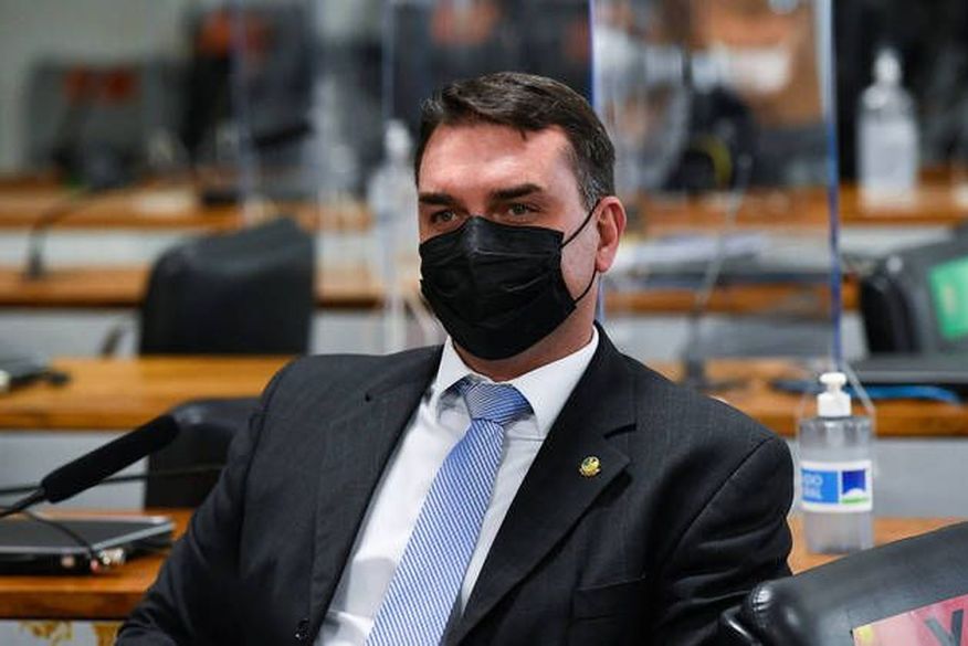 Flávio Bolsonaro diz que relatório da CPI é 'alucinação' contra o governo